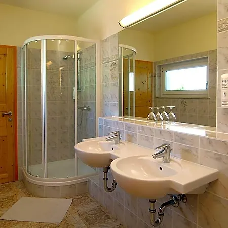 Gastwirtschaft & Holzinger Hotel 3*